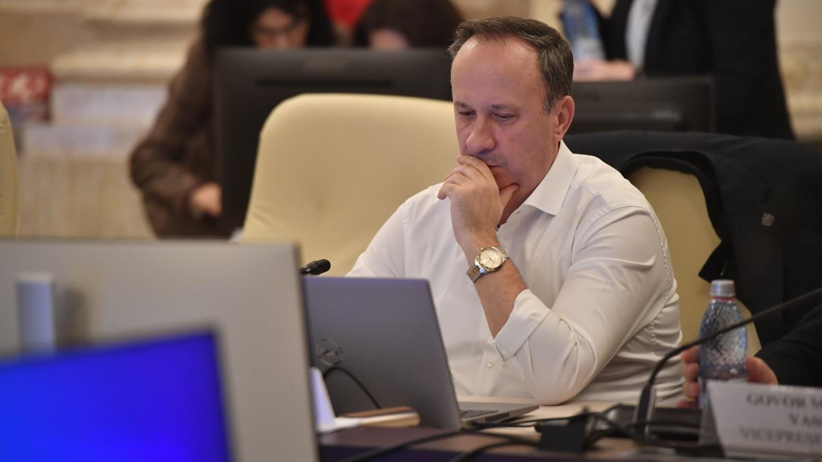 PNL a sesizat CNCD dupa reactia agitata a lui Adrian Catiu in comisia de buget Recidiveaza