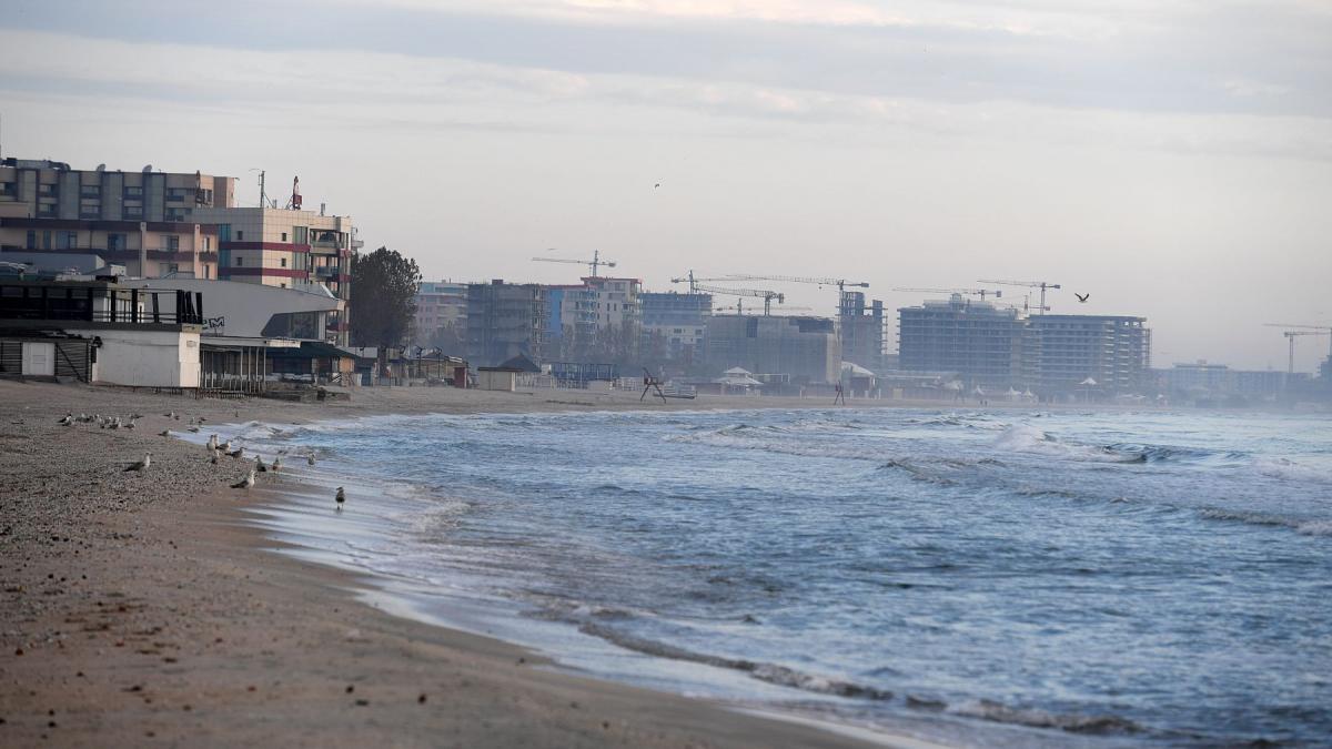 Pe plajele fara Plan Urbanistic Zonal nu se vor putea construi terase anunta Diana Buzoianu