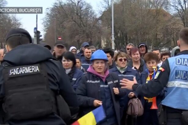Peste 1000 de mineri protesteaza in fata Guvernului si cer sa nu fie dati afara In Piata Victoriei se afla