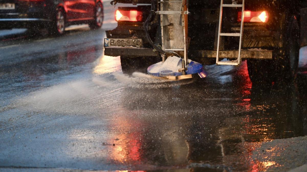 Poluarea din Bucuresti creste din cauza materialului antiderapant folosit iarna atrage atentia Garda de
