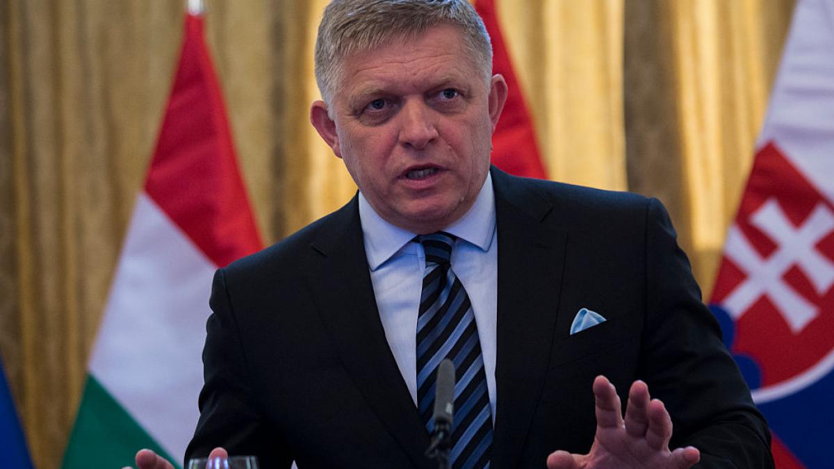 Premierul slovac Robert Fico va ajunge vineri in Romania Liderul populist va vizita Bucurestiul si Oradea
