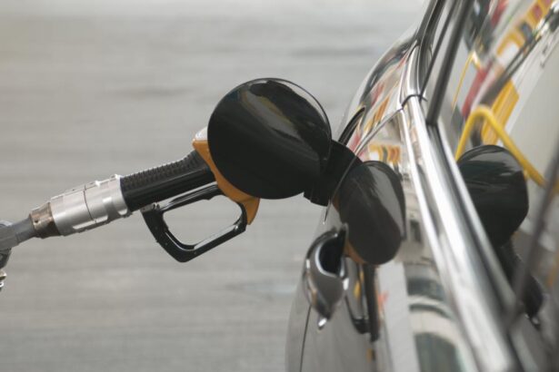 Pretul motorinei standard a trecut de 10 lei pe litru si continua sa creasca Cat valoreaza