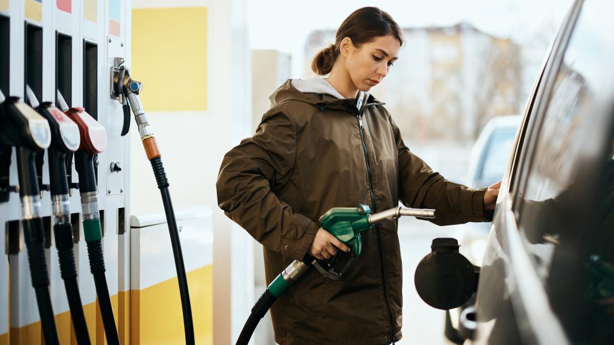 Preturi record la pompa vineri Benzina a trecut de 9 lei litru Care este pretul motorinei si ce