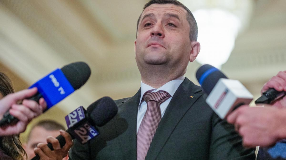 Radu Miruta Trei avioane militare americane au decolat din Bucuresti dar nu sunt sigur daca au fost alimentate