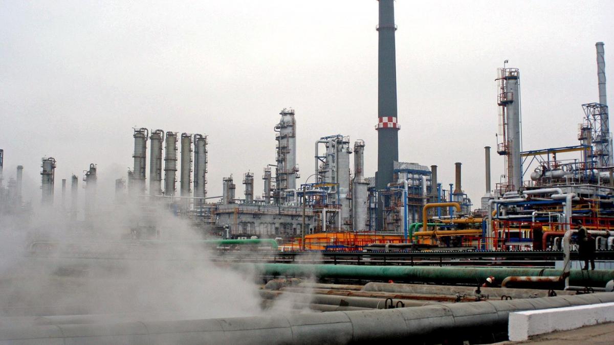 Rafinariile Petromidia Navodari si Vega Ploiesti se reaprind Vor incepe productia de benzina si motorina