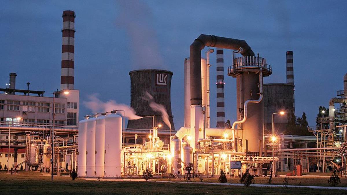 Romania asteapta o exceptie din partea lui Trump pentru reluarea activitatii rafinariei Petrotel detinute de rusii de la Lukoil