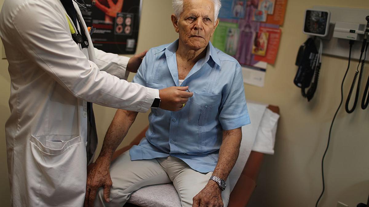 Romanii nu mai isi permit sa mearga la medic amana consultatiile iar 8 din 10 spun ca ar prefera sa