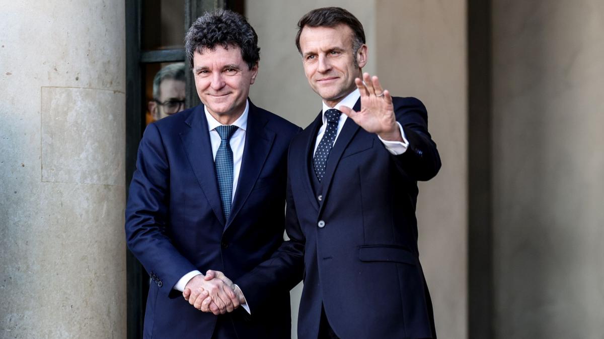 Se cere un referendum pentru a decide daca Romania ar trebui sa gazduiasca arme nucleare Nicusor Dan invitat sa