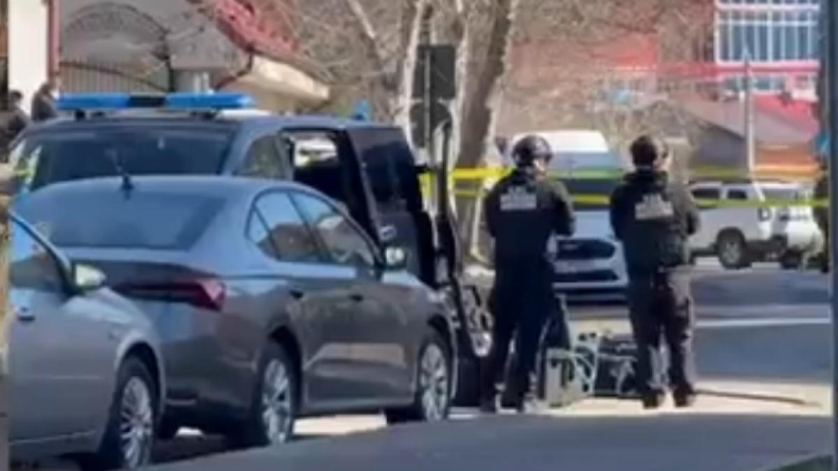 Sediul unei banci din Dorohoi a fost evacuat dupa ce un barbat a lasat un bagaj suspect Ce au gasit