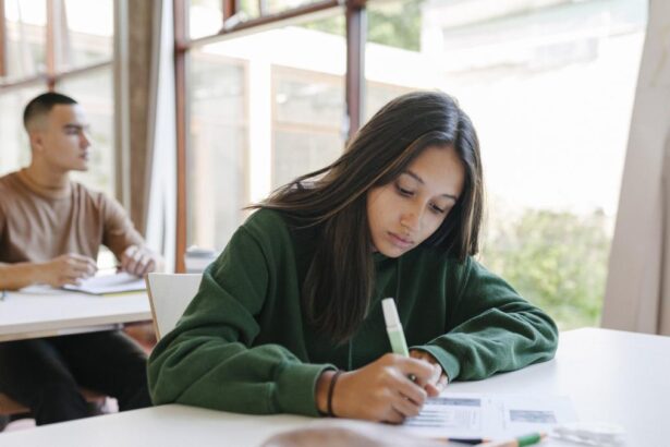 Simulare Evaluare Nationala 2026 Elevii vor sustine marti examenul scris la Matematica in timp ce unii