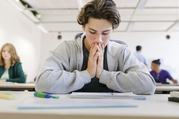 Simularea Bacalaureatului 2026 Elevii sustin examen la limba si literatura materna