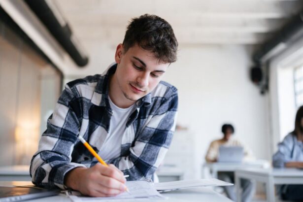 Simularea Bacalaureatului 2026 Elevii sustin examenul scris obligatoriu pentru profil