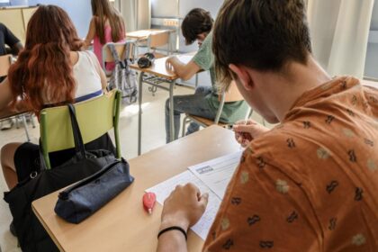 Simularea examenului de bacalaureat incepe luni cu proba de limba romana dar nu in toate liceele