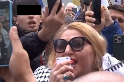 Sosoca scandal in fata Parchetului in timp ce procurorii o asteptau in sala Duceti va voi la