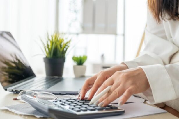 Tinerii care se angajeaza pentru prima data primesc 27000 de lei de la stat Cum vor fi distribuiti banii