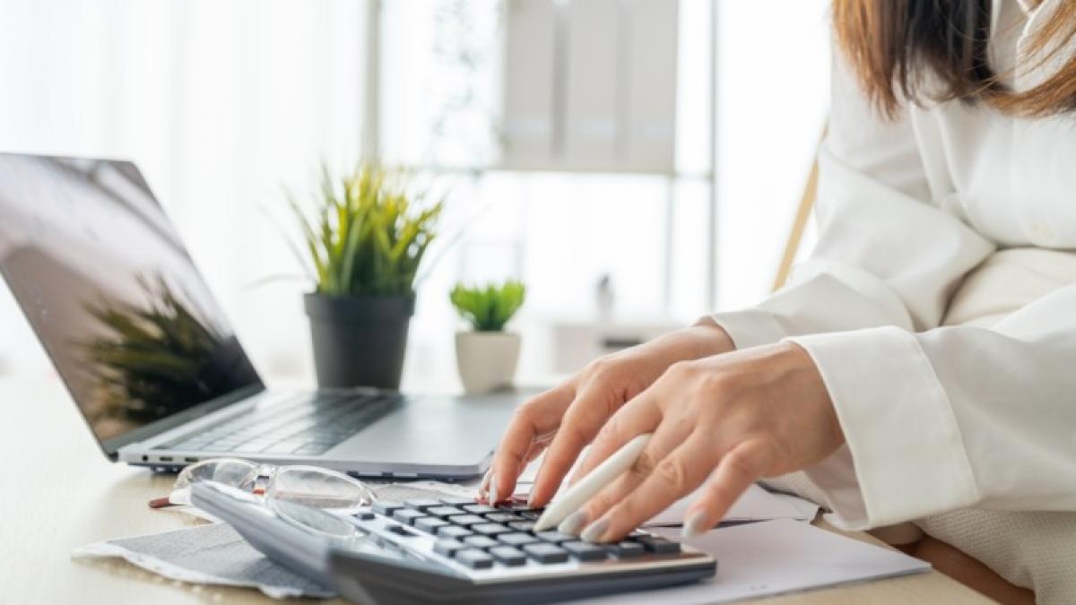 Tinerii care se angajeaza pentru prima data primesc 27000 de lei de la stat Cum vor fi distribuiti banii