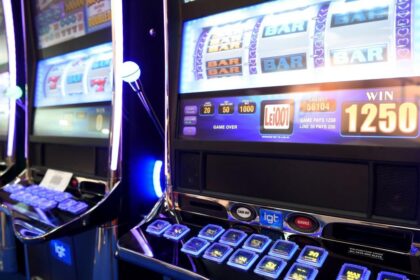 Tot mai multi primari anunta interzicerea pacanelelor in orase Reprezinta o sursa de attraction a oamenilor
