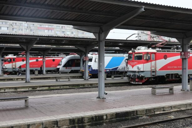 Transportul feroviar trece la ora de vara in noaptea de sambata spre duminica orarul trenurilor