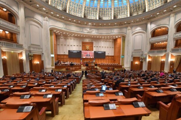 Trei deputati SOS Romania isi reduc indemnizatia cu jumatate dupa scandalul recent din