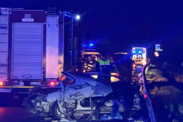 Un autocar cu 38 de copii s a rasturnat pe Drumul Expres Pitesti Craiova in urma unui accident cu o masina