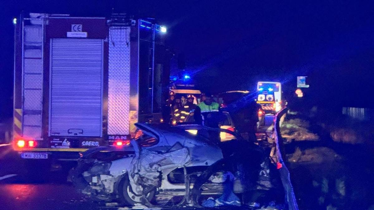 Un autocar cu 38 de copii s a rasturnat pe Drumul Expres Pitesti Craiova in urma unui accident cu o masina