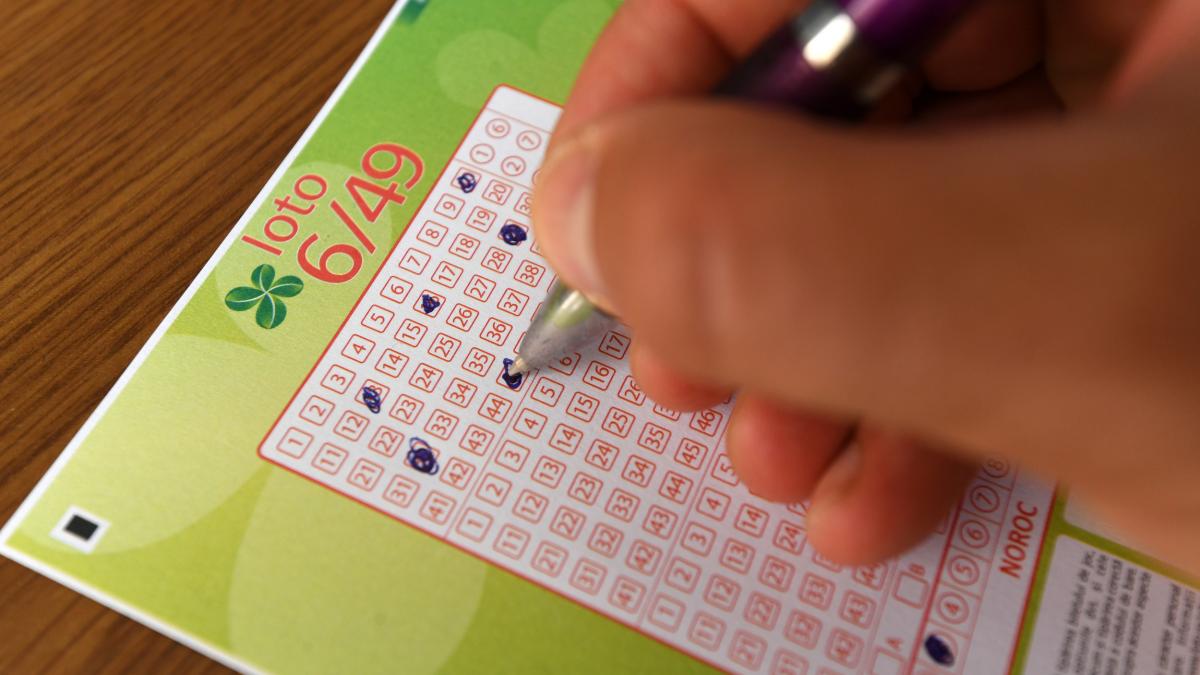 Un barbat din Botosani a castigat 45 milioane de euro marele premiu la Loto 649 Prin