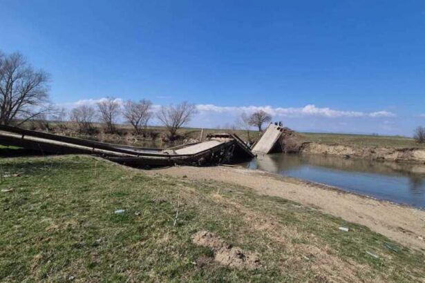 Un pod ce leaga judetele Covasna si Brasov s a prabusit iar traficul este
