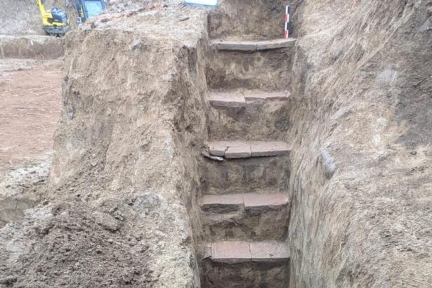 Zeci de morminte din perioada romana continand bijuterii si monede au fost descoperite in apropierea Spitalului