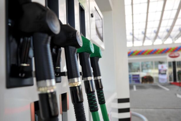 a treia tentativa a guvernului de a adopta oug pentru scaderea pretului carburantilor politicienii se