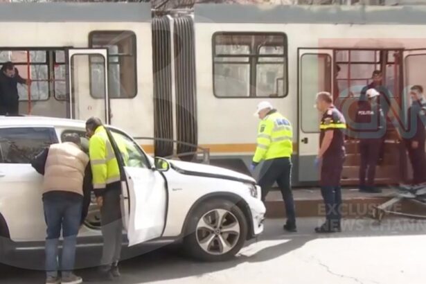 accident grav cu raniti in bucuresti o masina a izbit un refugiu provocand ranirea a trei calatori