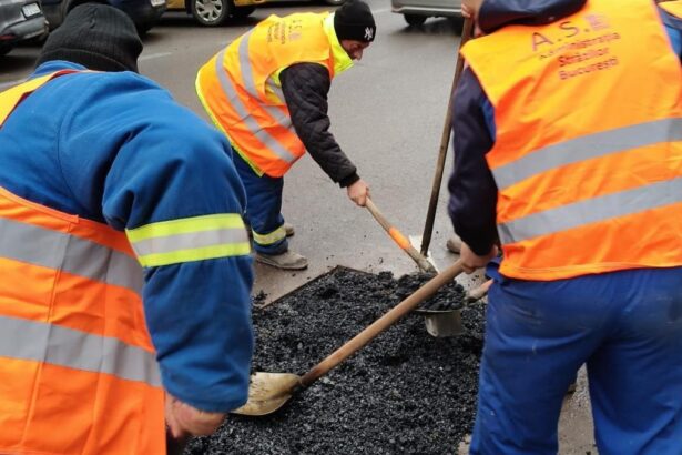 asfalt deteriorat pe soseaua mihai bravu din bucuresti craterul are o suprafata de 1 metru piatra iar traficul este