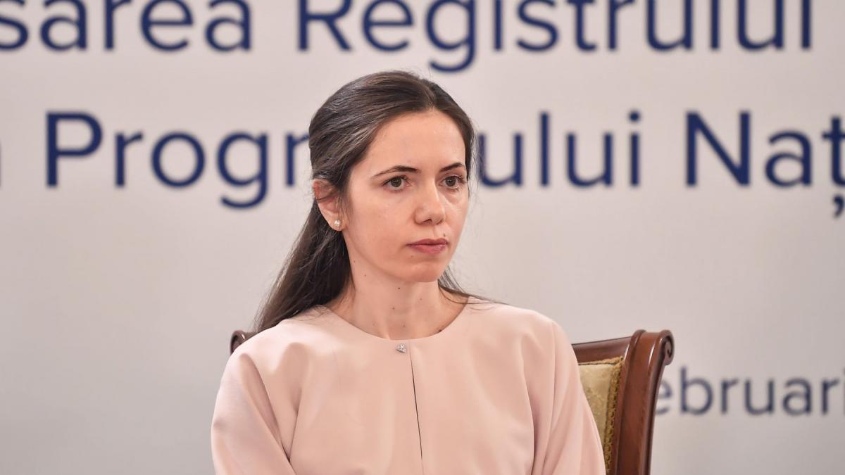 dezbatere despre dependentele la copii mirabela gradinaru alaturi de ministri si