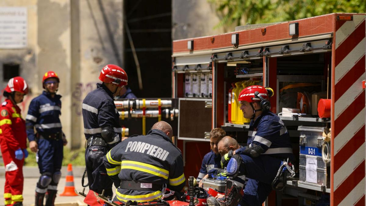 explozie devastatoare in bucuresti o persoana a murit in urma prabusirii locuintei