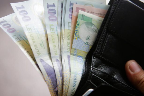 n loc s ne preocupm de inflaie care reprezint o problem major le oferim 100 de lei la fel ca n vremea lui Ceausescu