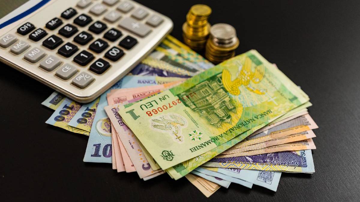 salariul mediu din romania a registrat o scadere in prima luna din 2026 fata de decembrie 2025 ins a