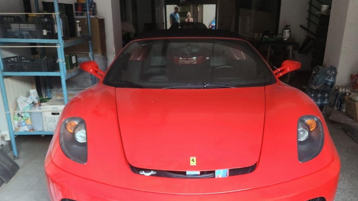 ANAF a pus la vanzare un Ferrari F430 Spider Pretul cerut pentru masina din 2006 cu putine