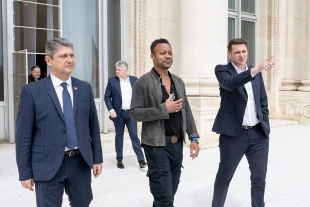 Actorul Cuba Gooding Jr a fost in vizita la Senatul Romaniei Ce cadou a primit si ce replica celebra i a fost oferita