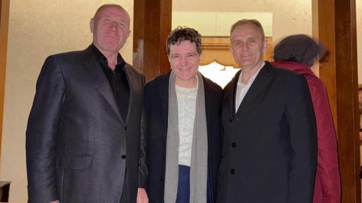 Alegerea suprinzatoare a presedintelui Nicusor Dan De ce a mers la manastirea din Cornu un fief al PSD