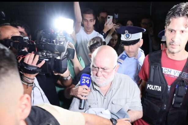 Alfred Bulai a fost acuzat si trimis in judecata pentru agresiuni sexuale impotriva studentilor sai de la SNSPA Unele