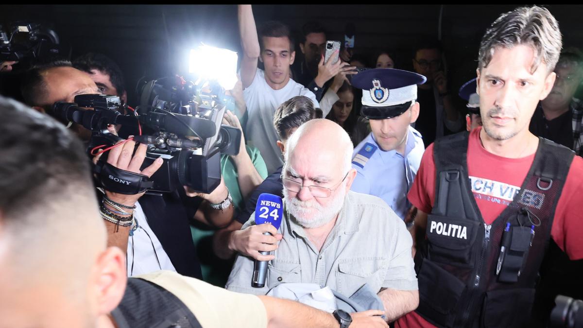 Alfred Bulai a fost acuzat si trimis in judecata pentru agresiuni sexuale impotriva studentilor sai de la SNSPA Unele