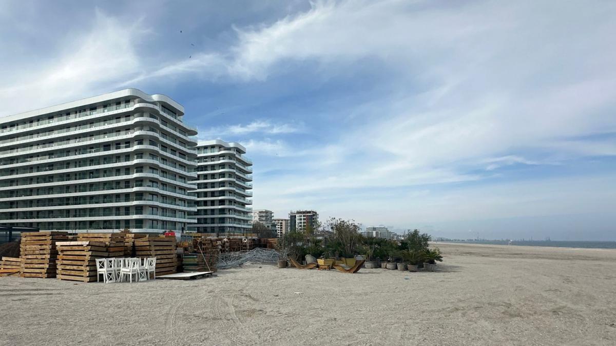 Amenajari ilegale pe plaja la Navodari inainte de Paste Inspectorii Apele Romane au aplicat o