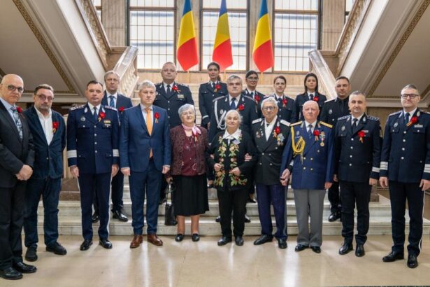 Catalin Predoiu a oferit diplome de recunoastere a meritelor cu ocazia Zilei Veteranilor de Razboi Sunt o