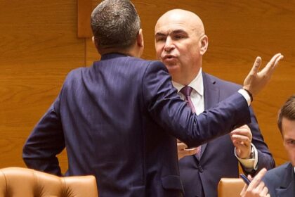 Ce au spus PSD si AUR in cadrul motiunii de cenzura Bolojan este acuzat de zoomorfizare