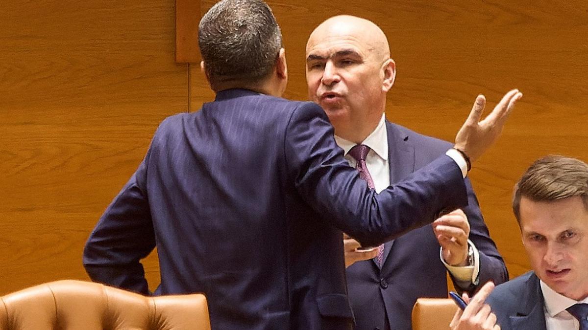 Ce au spus PSD si AUR in cadrul motiunii de cenzura Bolojan este acuzat de zoomorfizare