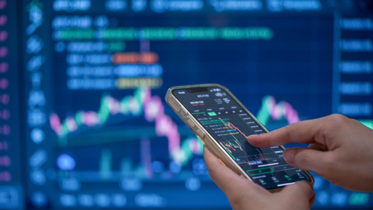 De ce planuieste Guvernul sa vanda actiuni din companii strategice precum CEC Bank Hidroelectrica si