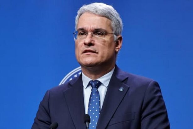 Dragos Pislaru anunta ca Parchetul European deruleaza o ancheta privind achizitiile de microbuze scolare electrice