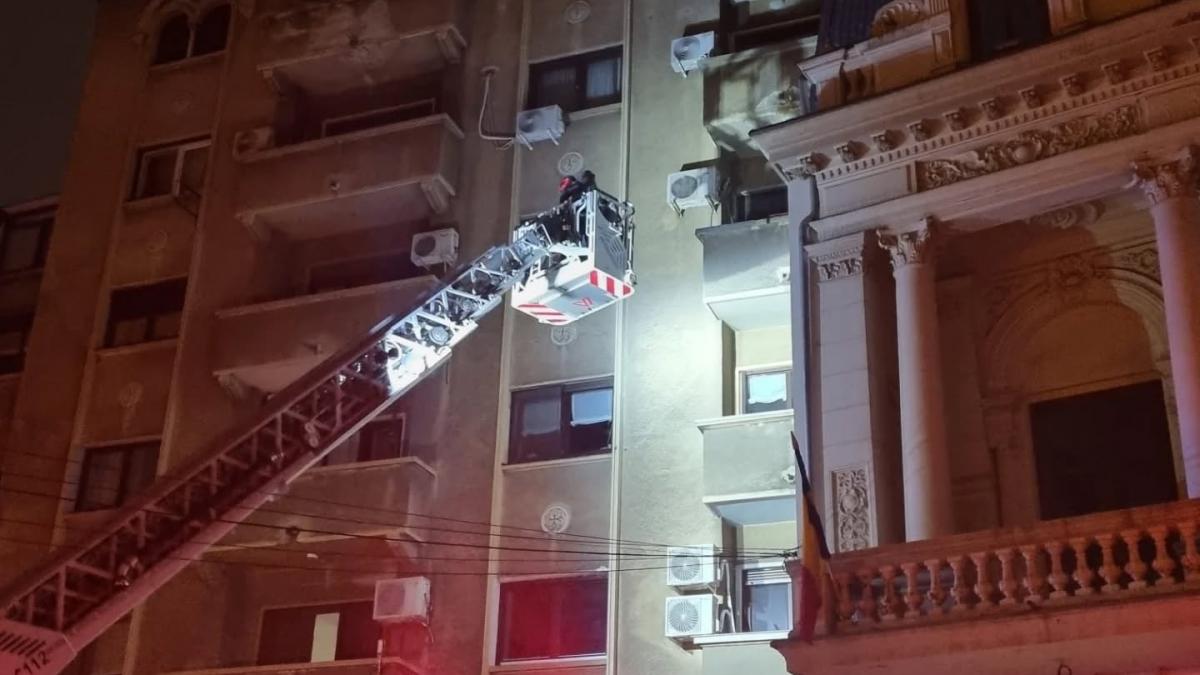 Explozie puternica in Bucuresti in cladirea unde locuiesc fostul premier Nicolae Vacaroiu si