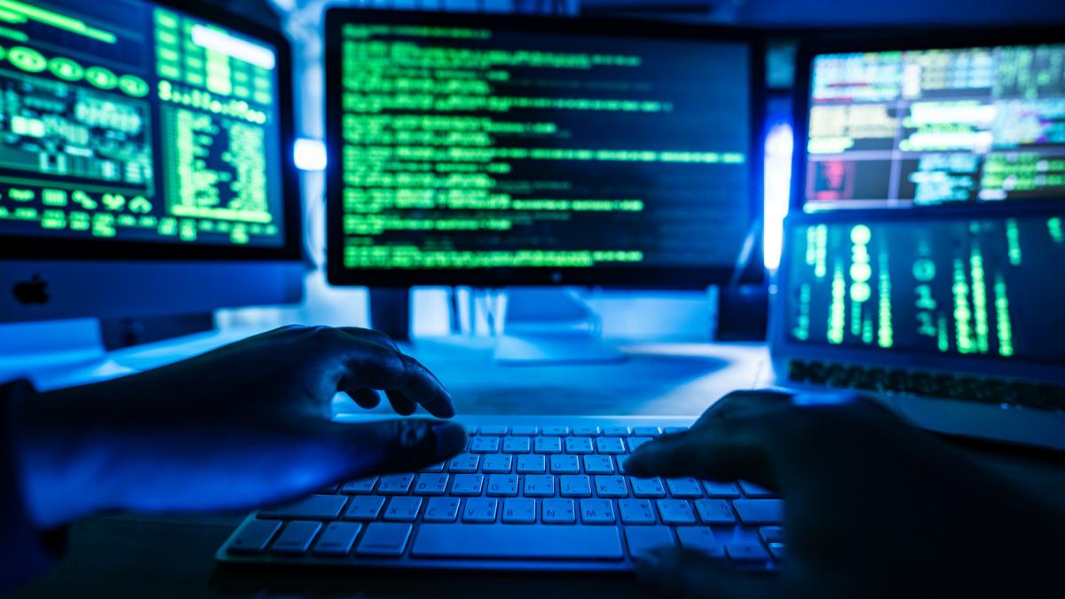 Hackerii rusi au compromis 67 de adrese de e mail ale MAPN inclusiv pe cea a Sefului Statului Major