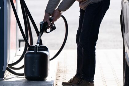 Mai multe statii de carburant au fost amendate de ANAF cu aproape 25000 de euro in urma unor controale desfasurate in timpul crizei