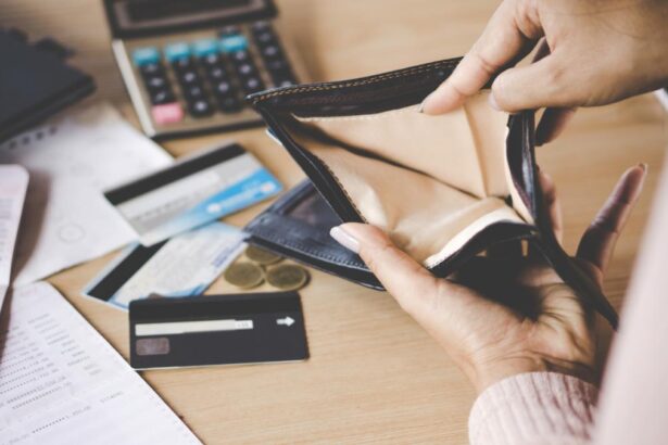 Mii de romani au fost dati afara in primele luni ale anului 2026 in contextul crizei economice iminente Cele